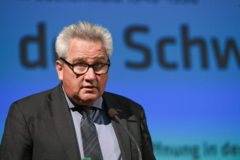Würde dem entfernten Bonhoeffer-Verwandten am liebsten eine Ehre zuteil werden lassen: Jens-Christian Wagner, Direktor der Gedenkstätte Buchenwald. Foto: picture alliance/dpa | Heiko Rebsch