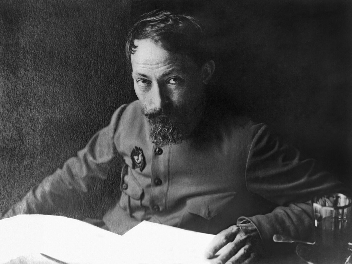 Illustration: Felix Dserschinski ist vor allem für den Aufbau und die Entwicklung der sowjetischen Geheimpolizei bekannt, deren Leiter er von 1917 bis 1926 war. Später war er Mitglied der sowjetischen Regierung und leitete mehrere Kommissariate, während er gleichzeitig der Chef der sowjetischen Geheimpolizei war. Die Tscheka wurde bald berüchtigt für Massenerschießungen im Schnellverfahren, die vor allem während des Roten Terrors und des Russischen Bürgerkriegs durchgeführt wurden. Felix Dzierzynski: Er verbrachte zwischen 1900 und 1917 insgesamt elf Jahre in russischen Zuchthäusern und in sibirischer Verbannung. Foto: picture alliance / imageBROKER | Pictures From History