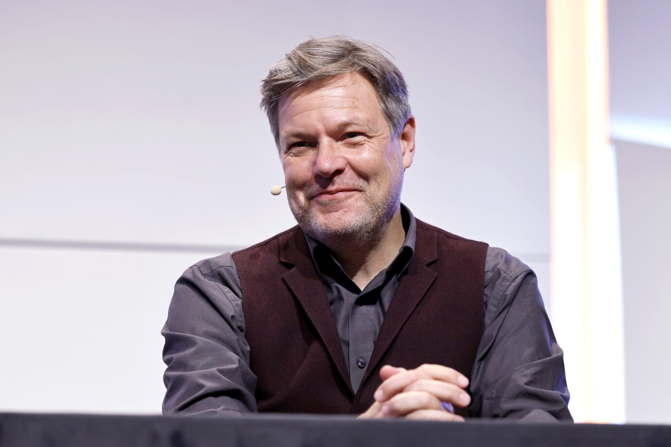 Politiker Robert Habeck (Grüne) bei der Eröffnung der Lit.Cologne 2026 in der Kölner Flora. Köln, 07.03.2026. Der ehemalige Bundeswirtschaftsminister Robert Habeck (Grüne): Er soll die Kooperationen des Unternehmens mit gemeinnützigen Organisationen stärken. Foto: picture alliance / Panama Pictures | Christoph Hardt
