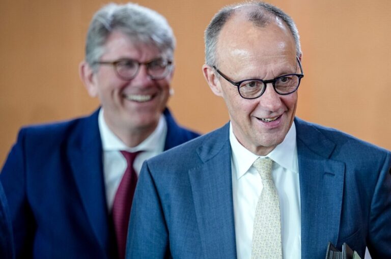 Verstoß gegen das Ministergesetz? Kulturstaatsminister Wolfram Weimer mit Bundeskanzler Friedrich Merz (CDU).