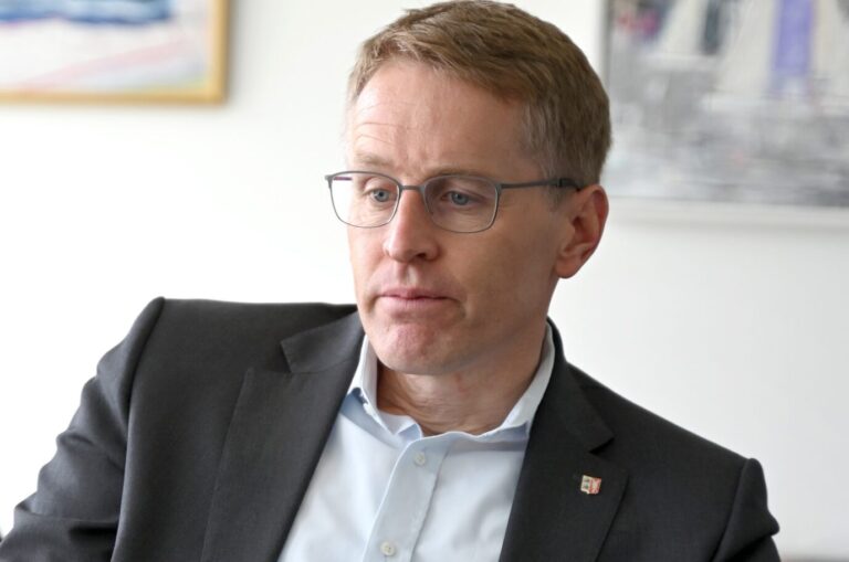 Hätte immer noch eine Mehrheit mit Grünen und Linken in Schleswig-Holstein: Ministerpräsident Daniel Günther (CDU).