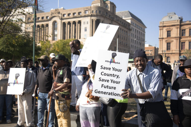 In Südafrika wachsen die Spannungen und Proteste wegen der illegalen Migranten.