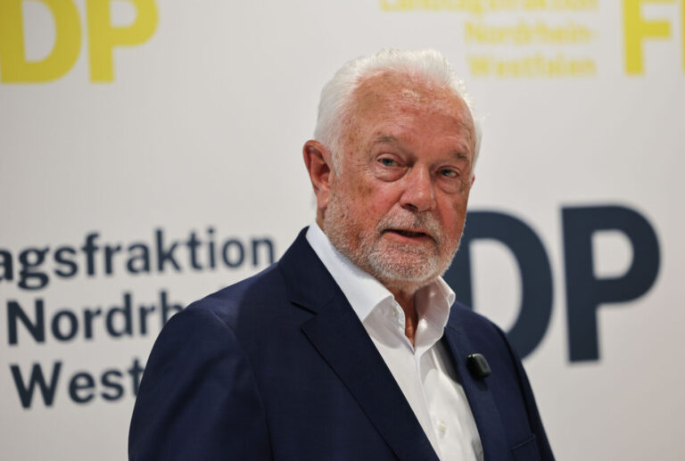 FDP-Chef Wolfgang Kubicki: Hier werden moralische und ethische Grenzen überschritten.“ Es geht um 16- und 17-Jährige, die künftig auch als V-Leute für den Verfassungsschutz tätig sein dürfen, wenn sich die Bundesregierung durchsetzt. (Themenbild)