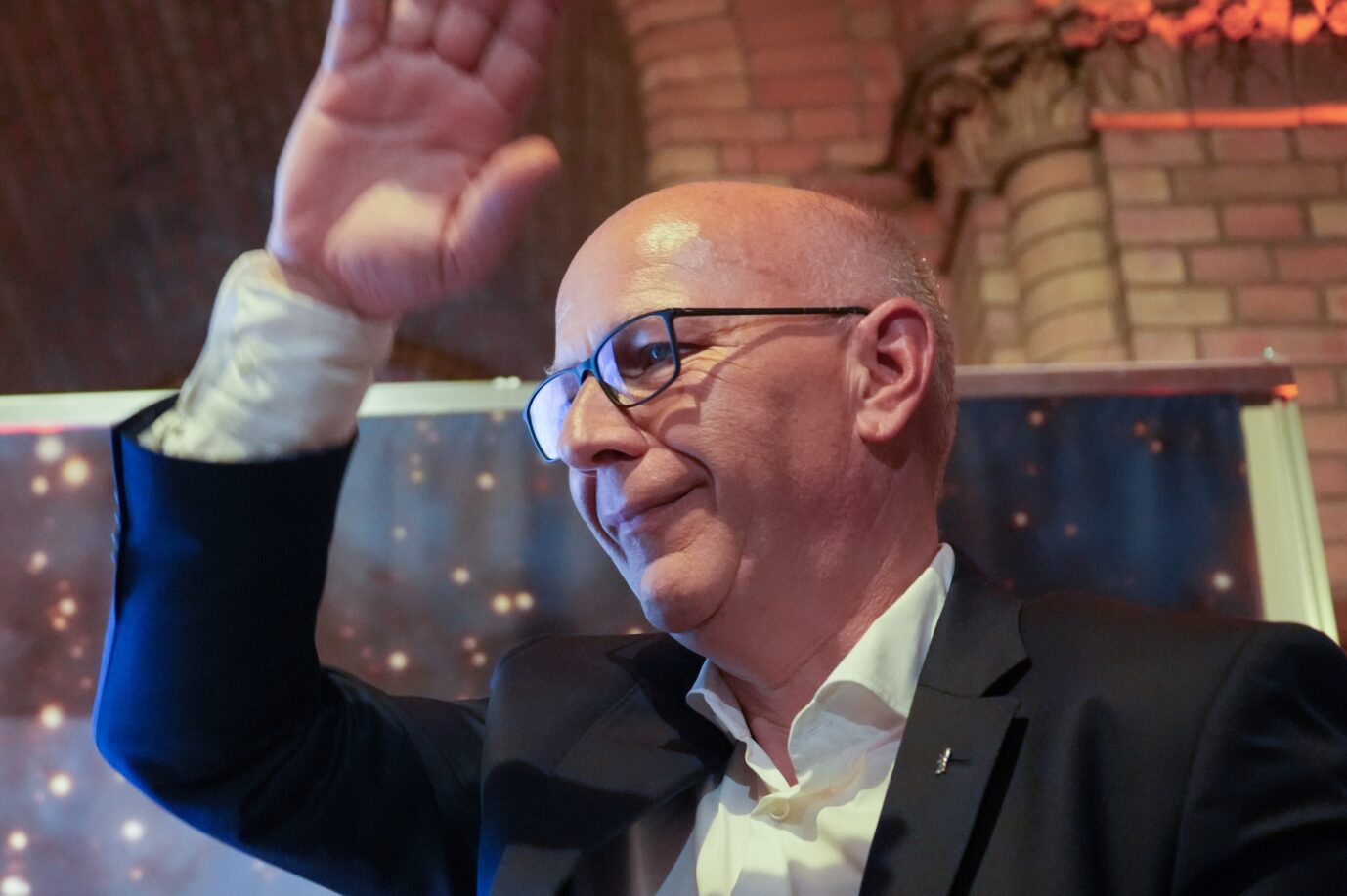 Sichtlich angeschlagen: Kai Wegner gestern bei seinem eigenen Hoffest des Regierenden Bürgermeisters.
