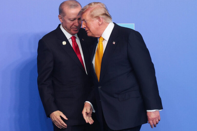 Das Bild zeigt den Präsidenten der Türkei, Recep Tayyip Erdogan und seinen US-Amtskollegen Donald Trump.