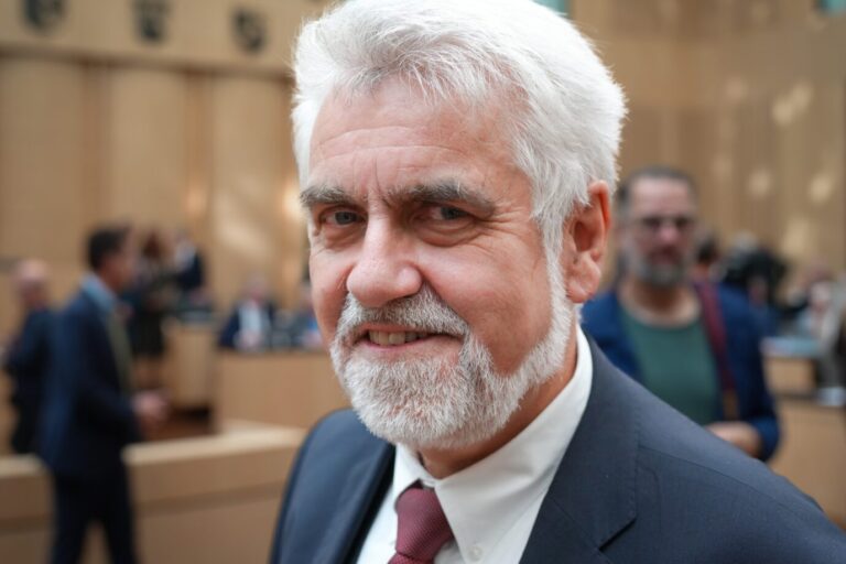 Sachsen-Anhalts SPD-Spitzenkandidat spricht sich gegen die Fünf-Prozent-Hürde aus.