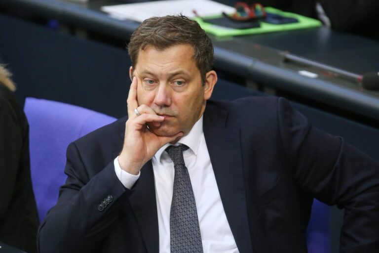 SPD-Chef und Bundesfinanzminister Lars Klingbeil: Seine Genossen in Sachsen-Anhalt schwächeln. (Themenbild)