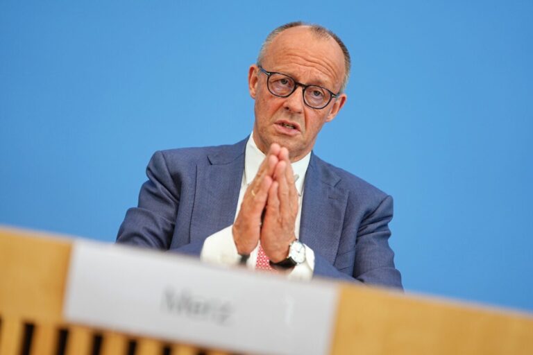 Bundeskanzler Friedrich Merz (CDU) nimmt an der traditionellen Sommer-Pressekonferenz im Haus der Bundespressekonferenz (BPK) teil und antwortet dabei auf die Fragen der Hauptstadtjournalisten.