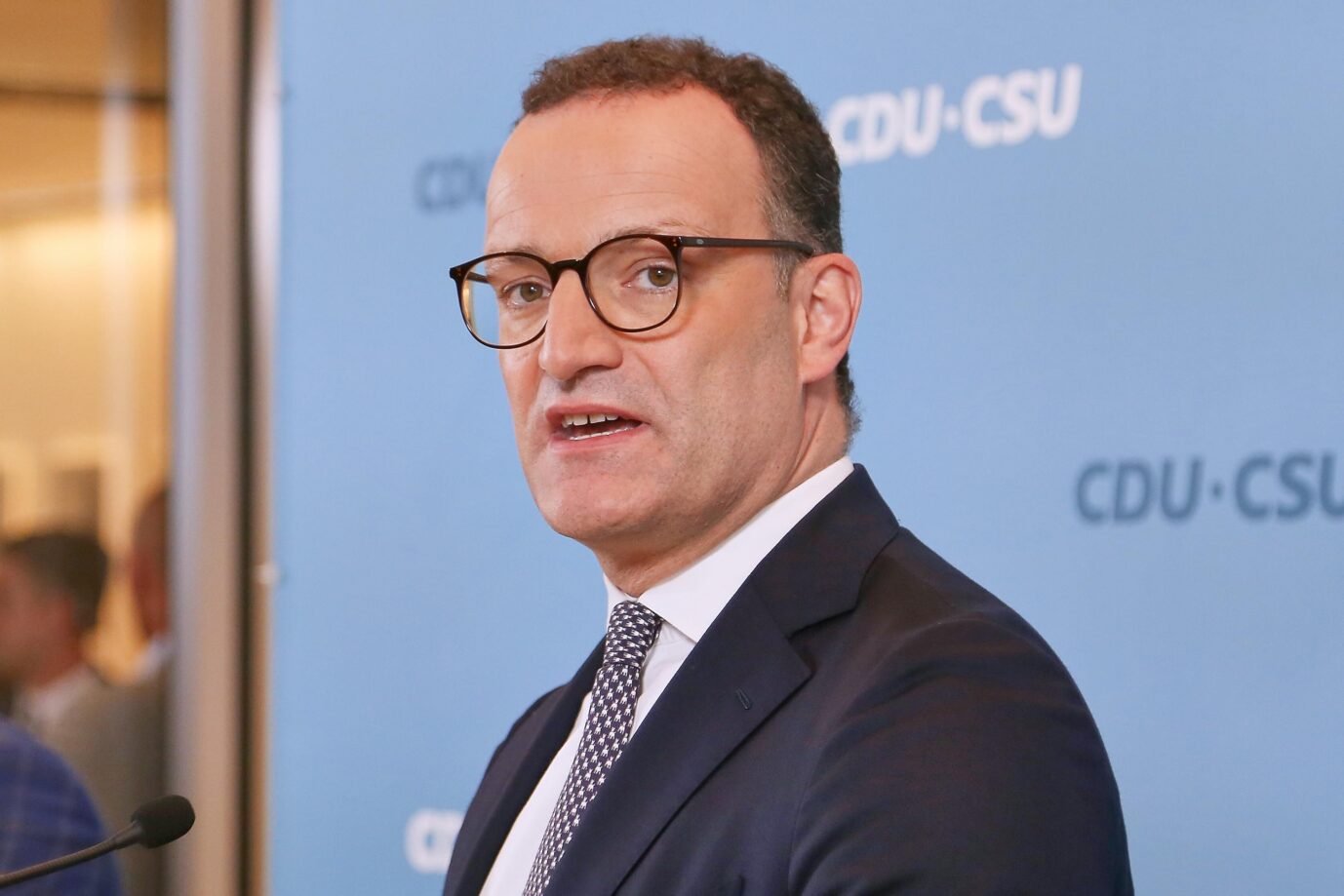 Eine Leihmutter erfüllte ihm um seinen Ehemann den Kinderwunsch. Weil das in Deutschland illegal ist, wich das Paar in die USA aus. Ist Jens Spahn als Fraktionschef der Union noch tragbar? Foto: picture alliance / dts-Agentur | dts Nachrichtenagentur GmbH