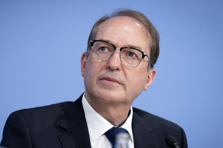 Bundesinnenminister Alexander Dobrindt (CSU): Auch der Beauftragte für Informationsfreiheit soll entfallen. Foto: picture alliance / Geisler-Fotopress | Bernd Elmenthaler