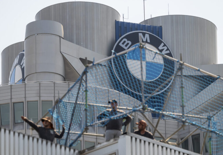 Die Baustelle in der Münchner BMW-Zentrale symbolisiert den Niedergang der deutschen Wirtschaft.