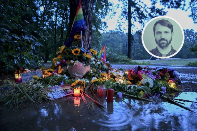 Blumen und Kerzen in der Nähe des Anschlagortes: Mehr kommt auch nicht. Foto: picture alliance/dpa | Soeren Stache. Die infantile republik.