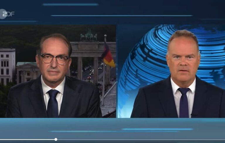 Im ZDF-„Heute-Journal“ fragt Moderator Christian Sievers (rechts) Innenminister Alexander Dobrindt, ob der CSD-Terror etwas mit den Wahlen zu tun haben könnte.