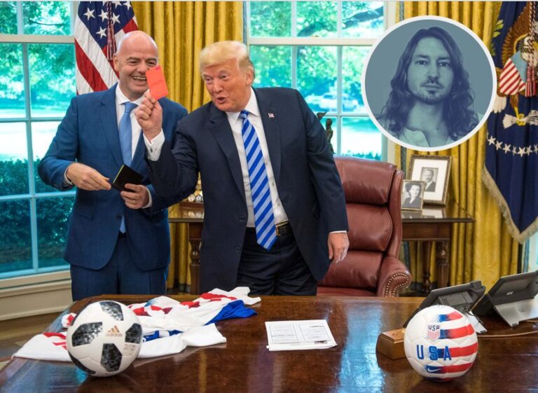 Fußball-WM in den USA: US-Präsident Donald Trump (r.) versteht nicht viel von Fußball, kann sich aber auf seinen Fifa-Kumpel Gianni Infantino verlassen (Archivbild).