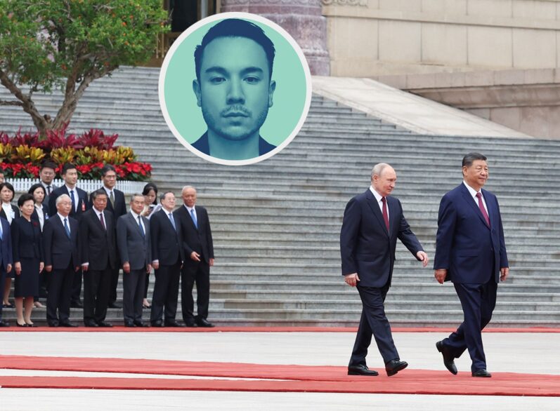 Chinas Xi Jinping (r.) geht voran, Russlands Präsident Wladimir Putin folgt.