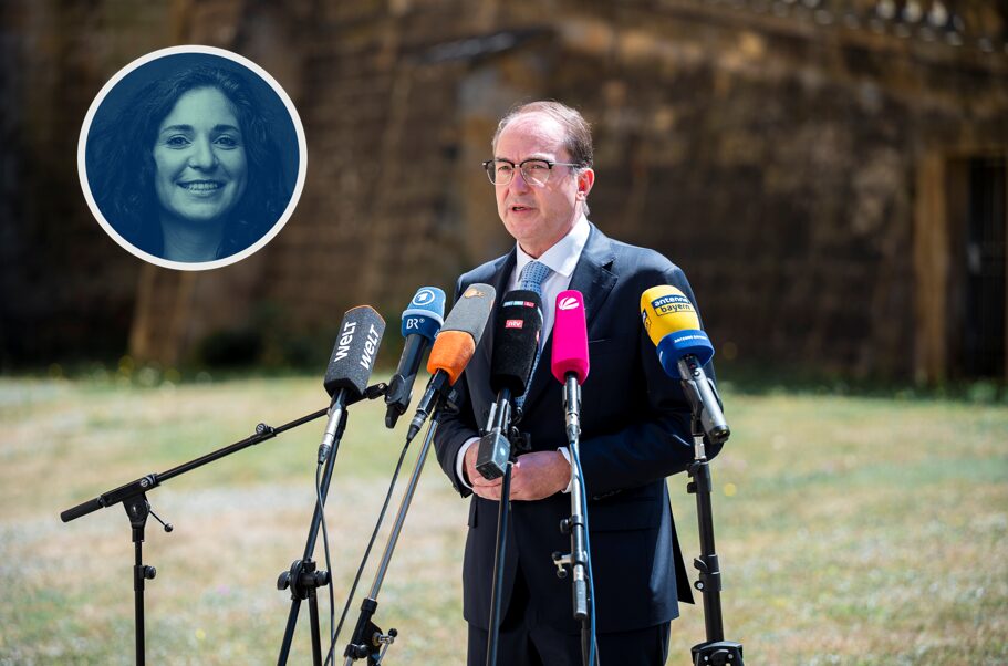 Auch Bundesinnenminister Alexander Dobrindt gab der Verschwörungstheorie um den Berliner CSD-Anschlag neue Nahrung.