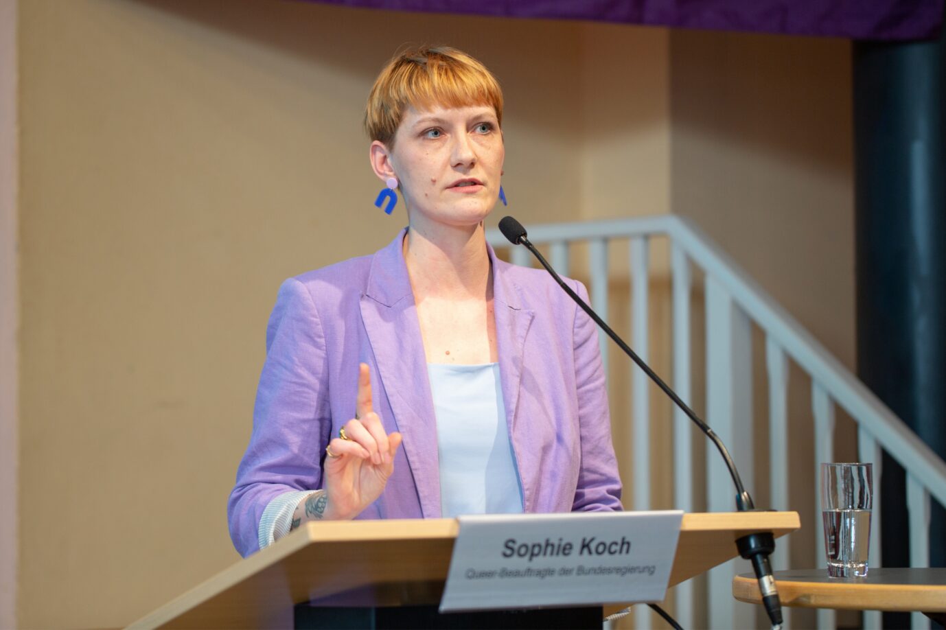Berlin, 18.04.2026. Sophie Koch, Beauftragte der Bundesregierung für Akzeptanz sexueller und geschlechtlicher Vielfalt (Queer-Beauftragte), hält eine Gastrede bei dem Verbandstag des LSVD+ - Verband Queere Vielfalt.
