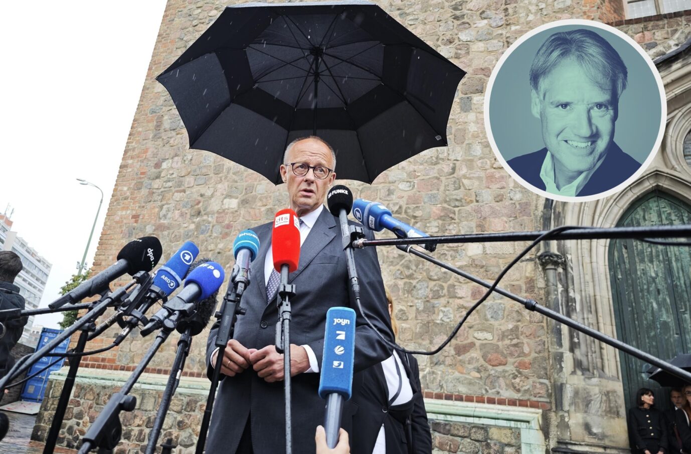 Ein Kanzler steht im Regen: Friedrich Merz versemmelt selbst gute Chancen.