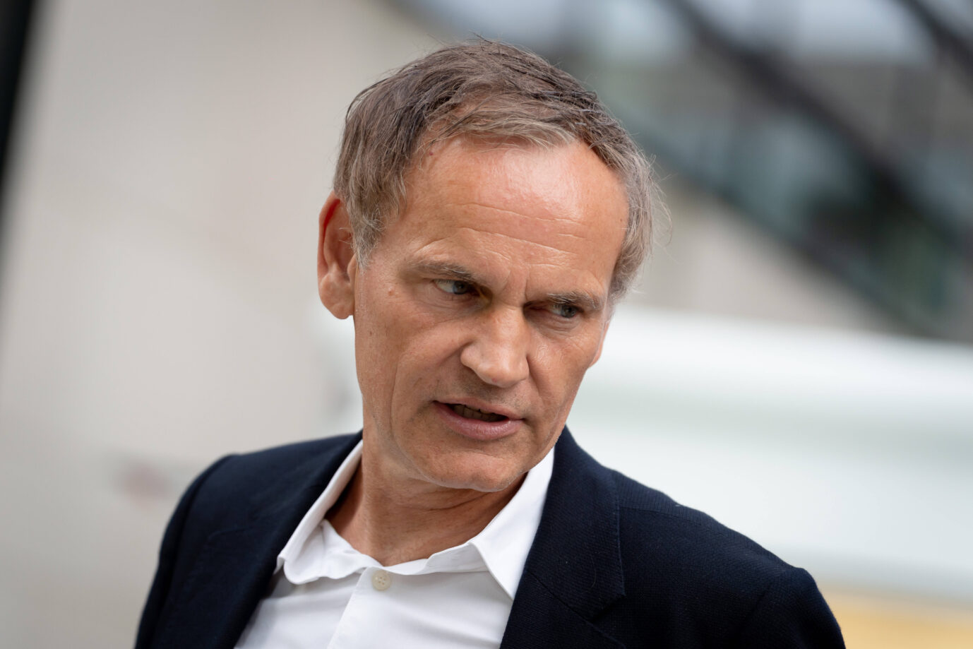 VW-Vorstandsvorsitzender Oliver Blume: nennt konkrete Zahlen zu Stellenstreichungen und Werksschließungen. Foto: IMAGO / Bernd Elmenthaler