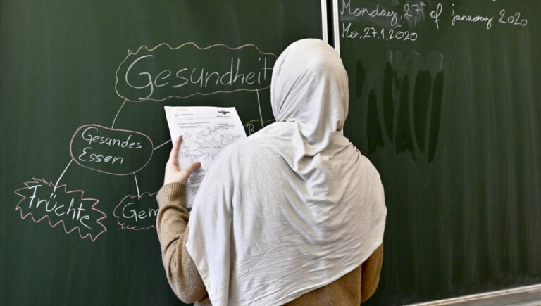 12,000 Mädchen sind vom neuen Kopftuchverbot in Österreich betroffen. Symbolbild: picture alliance / HERBERT NEUBAUER / APA /