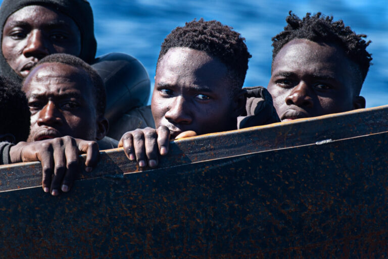 Das Bild zeigt Asylmigranten auf Lampedusa. Leipzig will sogenannte Seenotrettung mit Steuergeld fördern.