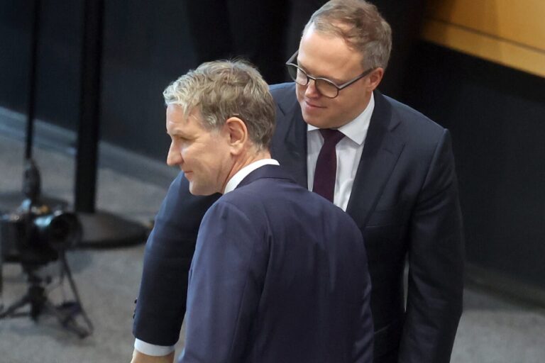 AfD-Fraktionschef Björn Höcke und CDU-Ministerpräsident Mario Voigt im Thüringer Landtag.