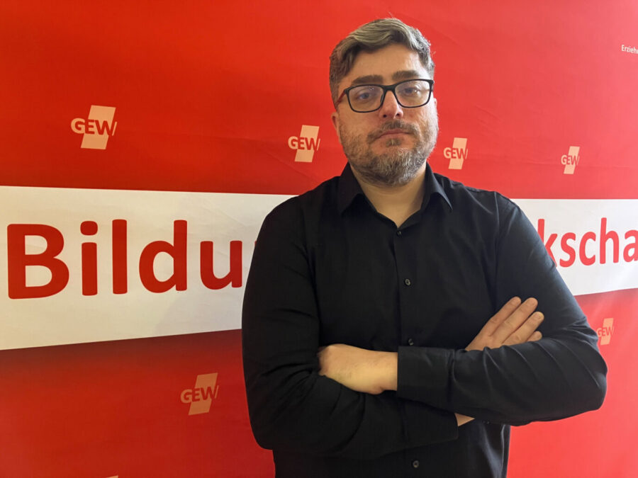 Ruft zum aktiven Widerstand gegen die AfD auf: Gökhan Akgün, Landesvorsitzender der Gewerkschaft Erziehung und Wissenschaft (GEW). Foto: picture alliance/dpa | Stefan Kruse