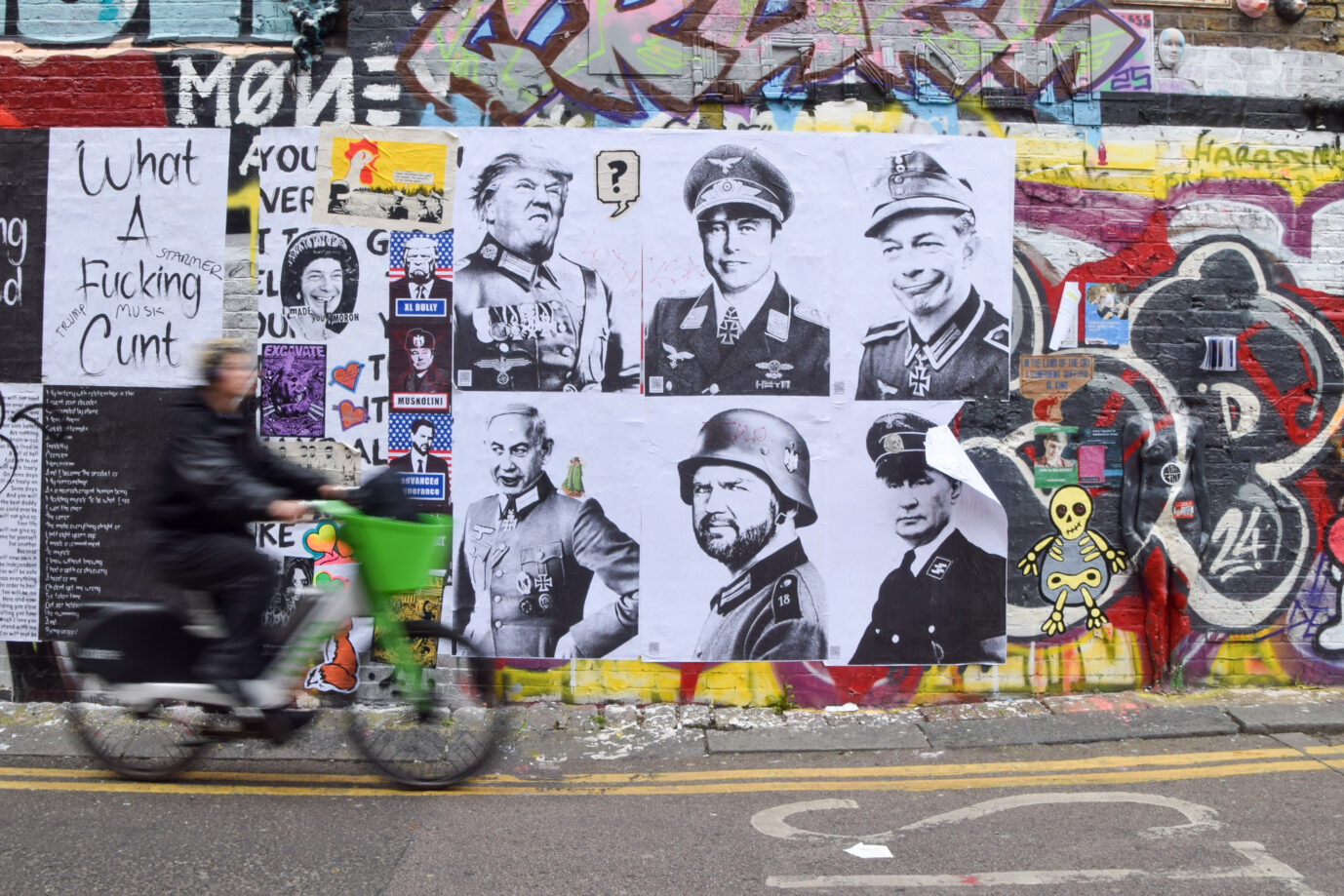 Ein Graffiti in London zeigt die großen Staatsmänner der Welt als Nazis: Ein anderes Bezugssystem haben viele in der Bundesrepublik längst nicht mehr. Foto: picture alliance / ZUMAPRESS.com | Vuk Valcic