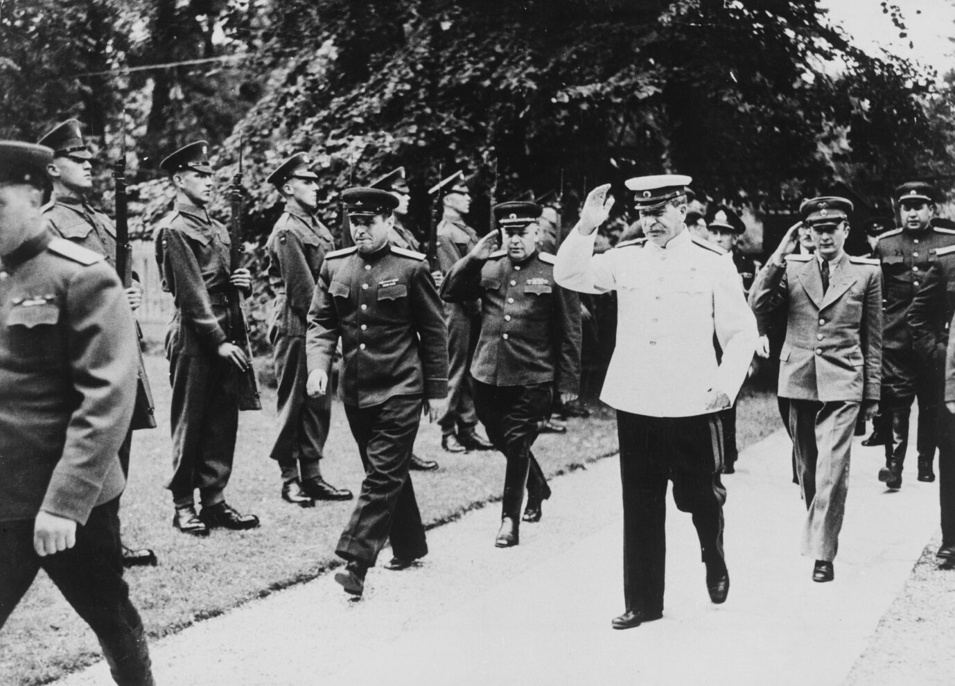 Sowjetdiktator Josef Stalin (weiße Jacke) auf der Potsdamer Konferenz: Auch nach dem Zweiten Weltkrieg ging der Terror in der Sowjetunion weiter.