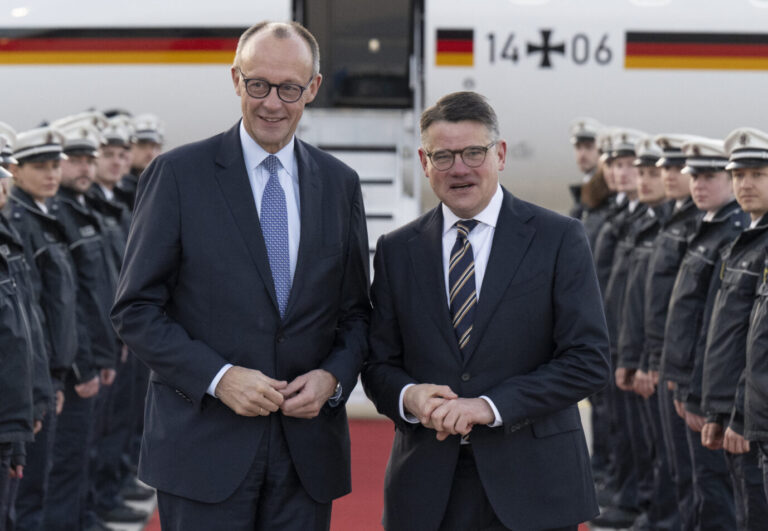 Bundeskanzler Friedrich Merz (links) mit Hessens Ministerpräsident Boris Rhein, der angeblich Bundespräsident werden soll. Foto: picture alliance/dpa | Boris Roessler