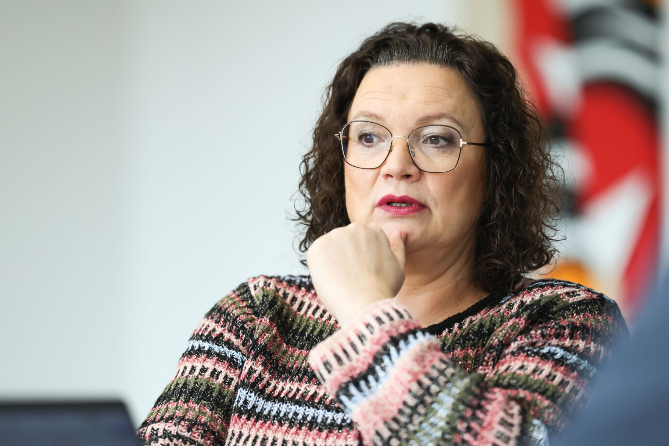 Andrea Nahles, Vorstandsvorsitzende der Bundesagentur für Arbeit, spricht während eines dpa-Interview. Die Arbeitslosenversicherung hat eine Finanzierungslücke.