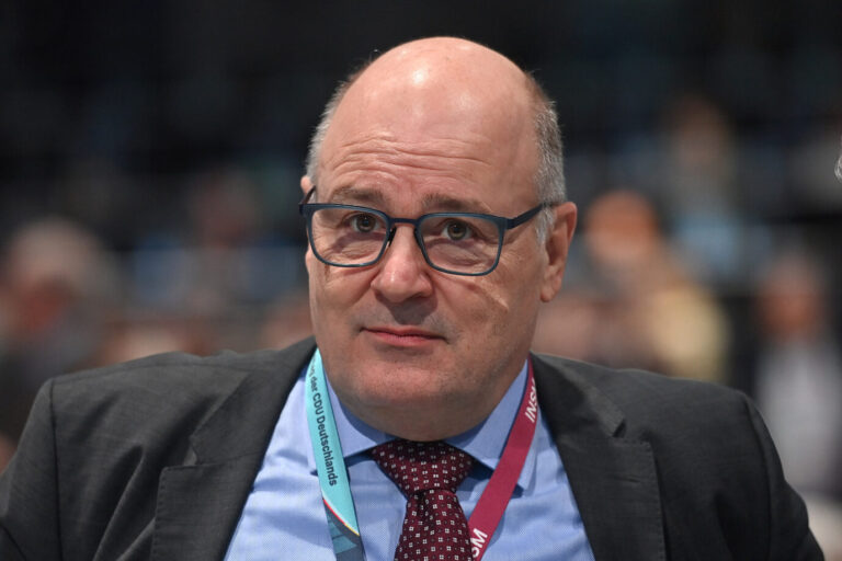 Christdemokrat und BDA-Geschäftsführer Kampeter, der auf Distanz zur Brandmauer geht.