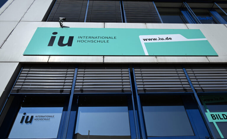 Der Campus der Internationalen Hochschule IU in Erfurt: Mittlerweile eine der größten privaten Bildungseinrichtungen Deutschlands. Foto: picture alliance/dpa | Martin Schutt