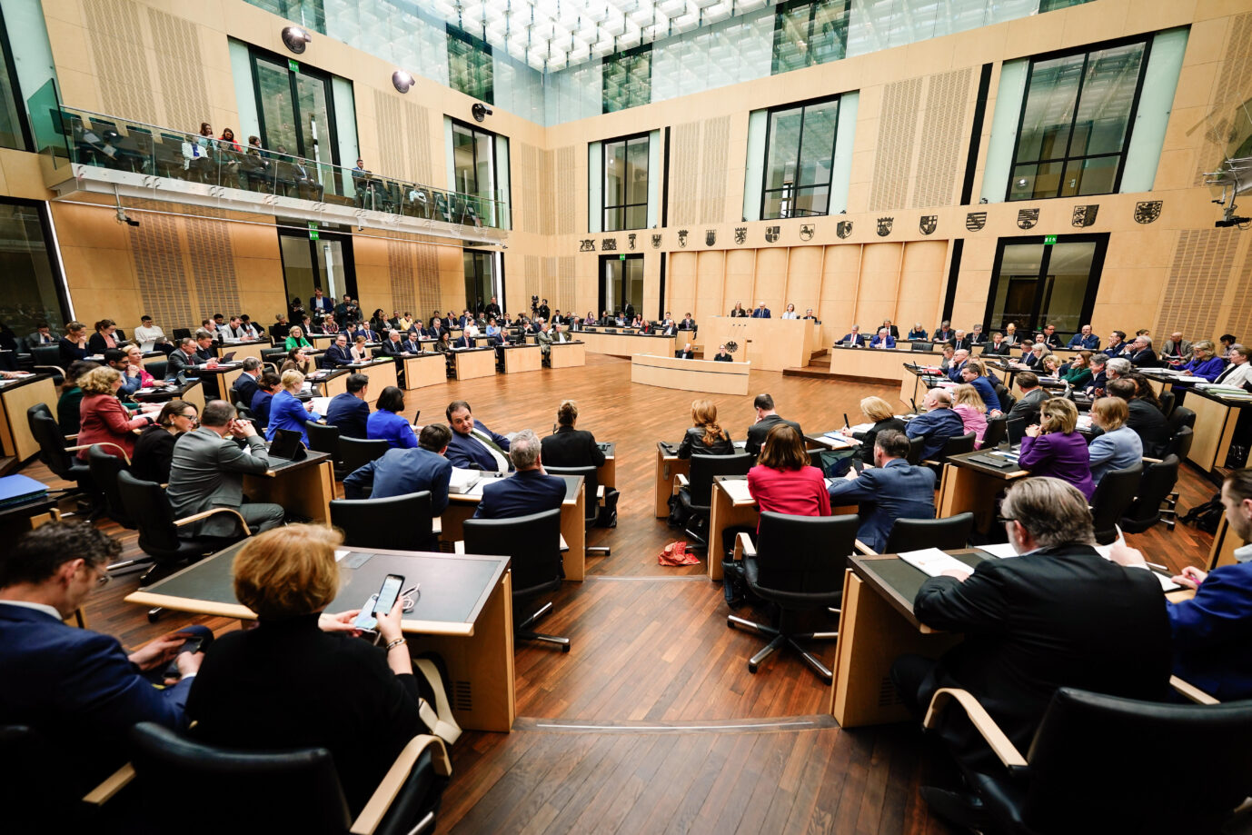 Impressionen, Symbolbild, Plenarsaal des Deutschen Bundesrat waehrend der Plenarsitizung. Plenarsaal des Deutschen Bundesrats (Symbolbild): Laut des Sprechers stehe die Bundesregierung weiterhin im Austausch mit den Ländern. Foto: picture alliance / Flashpic | Jens Krick