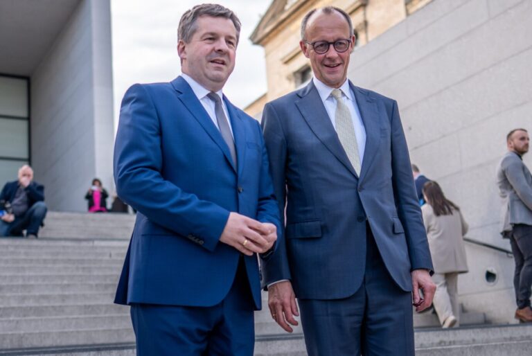 Lasst es die AfD machen: Kanzler Friedrich Merz (rechts) mit Sachsen-Anhalts Ministerpräsidenten Sven Schulze (beide CDU).