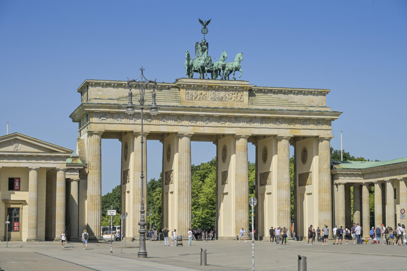 Brandenburger Tor, Pariser Platz, Mitte, Berlin, Deutschland. Brandenburger Tor (Symbolbild): Die nackten Fahrradfahrer wollen als Naturisten verstanden werden. Foto: picture alliance / Joko | Joko