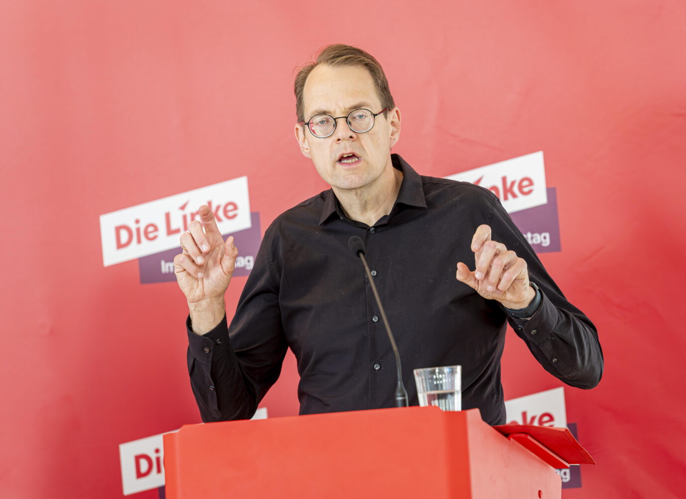 EUR, Deutschland, Berlin, 23.06.2026: Pressestatement von Sören Pellmann Vorsitzenden der Fraktion Die Linke im Bundestag. Der Fraktionschef der Linkspartei im Bundestag, Sören Pellmann: Laut ihm arbeiten die Linken bereits auf kommunaler Ebene mit der CDU zusammen. Foto: picture alliance / photowerkstatt | Mike Schmidt