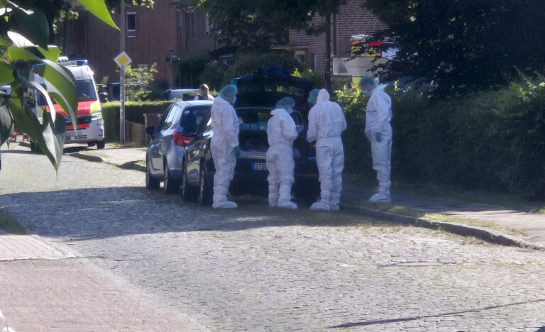 CNTV/STADE- Tatort Spurensicherung Sechsfachmord in einer Jugendeinrichtung Eltern-Kind-Zentrum in Stade in der Dankersstraße 29 kam es zu mehreren Schussabgaben mit 6 Toten 30.06.2026 Stade / Niedersachsen