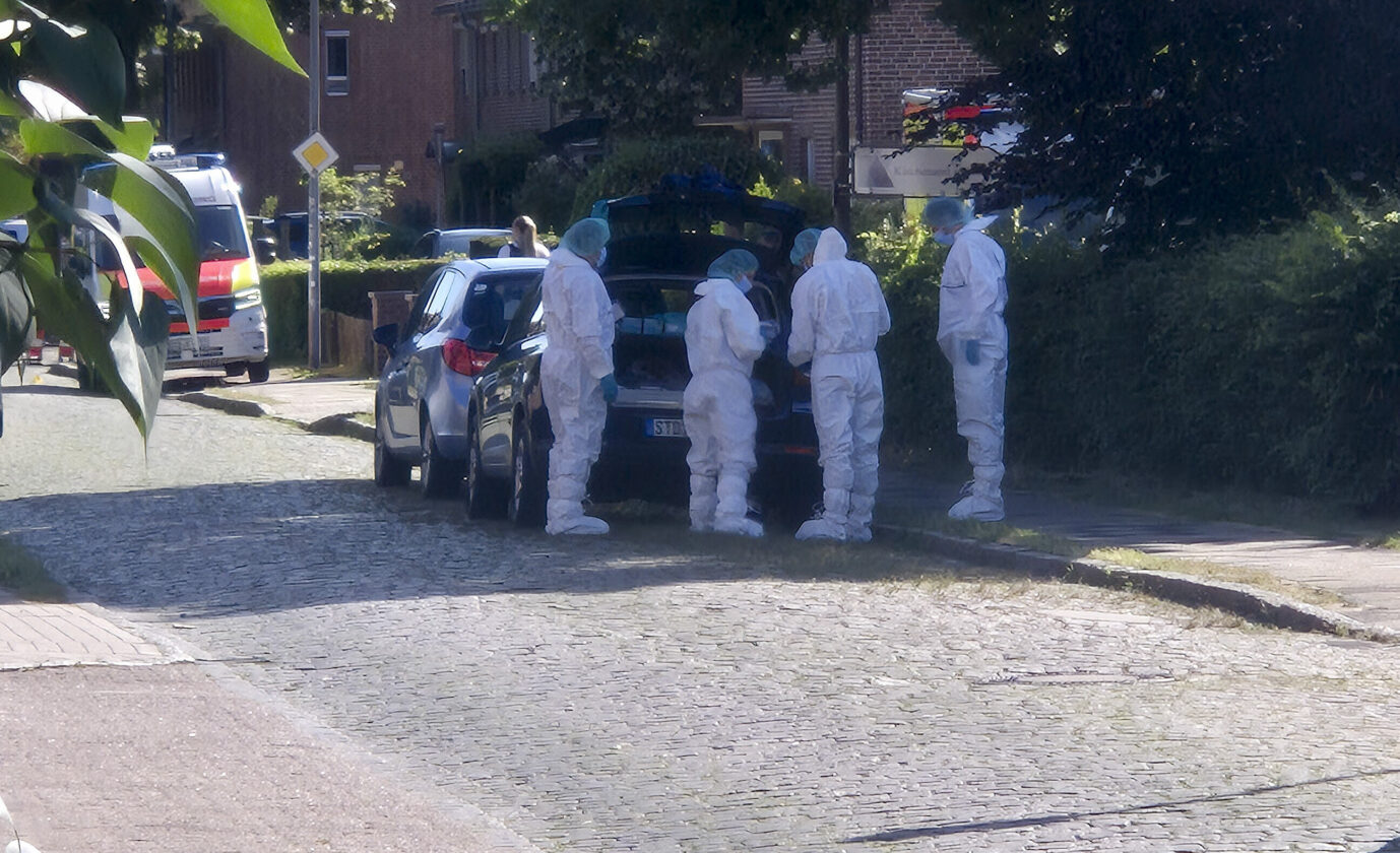 CNTV/STADE- Tatort Spurensicherung Sechsfachmord in einer Jugendeinrichtung Eltern-Kind-Zentrum in Stade in der Dankersstraße 29 kam es zu mehreren Schussabgaben mit 6 Toten 30.06.2026 Stade / Niedersachsen