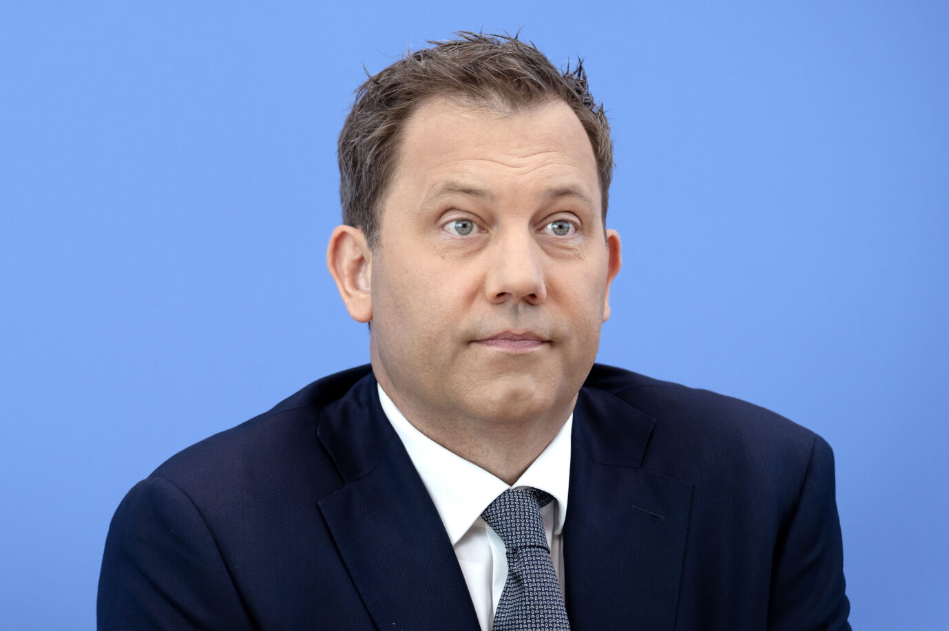 Bundesfinanzminister Lars Klingbeil (SPD): Will allein im kommenden Jahr bis zu 200 Milliarden Euro Schulden aufnehmen. Foto: picture alliance / Geisler-Fotopress | Bernd Elmenthaler