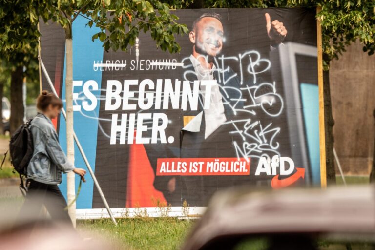 NoAfD: Zerstörte und beschmierte Wahlplakate sind Teil des Kampfes gegen einen möglichen Wahlsieg der AfD in Sachsen-Anhalt.