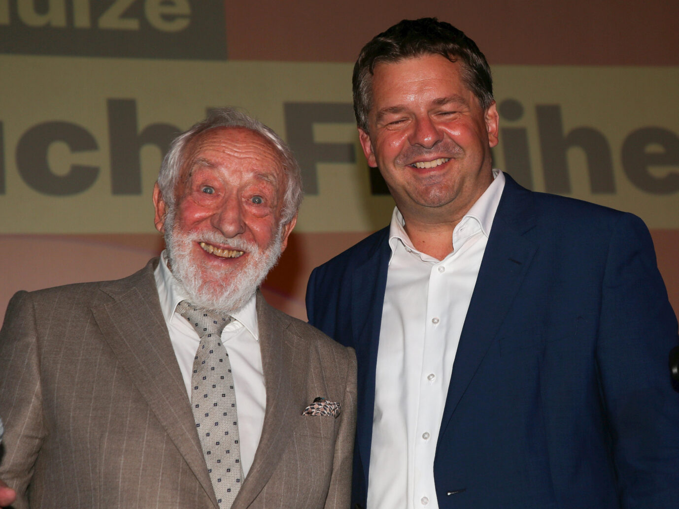 Mit Dieter Hallervorden gegen die eigene Partei: Sven Schulze (rechts).