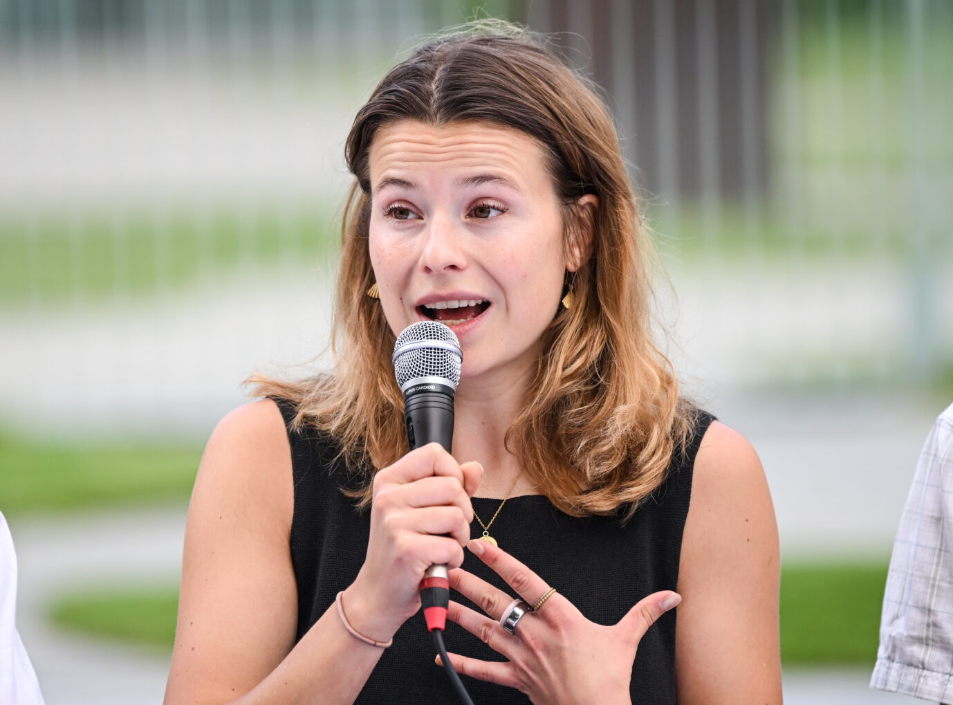 „Fridays for Future“-Sprecherin Luisa Neubauer : Dass Bundeskanzler Friedrich Merz nichts zu den angeblichen Hitzetoten sagt, beschämt sie. Foto: picture alliance/dpa | Britta Pedersen
