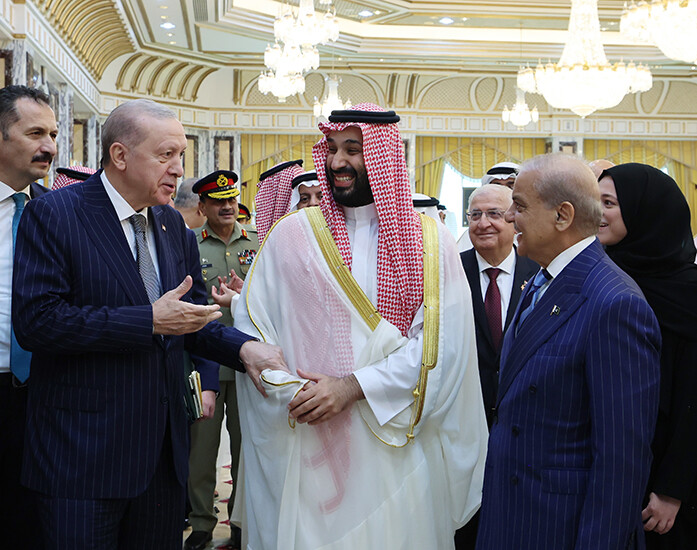 Der türkische Präsident Erdoğan, der saudische Kronprinz Mohammad bin Salman und der pakistanische Ministerpräsident Sharif: Wollen gemeinsam für mehr Sicherheit im Nahen Osten sorgen. Foto: picture alliance / ZUMAPRESS.com | Turkish presidency
