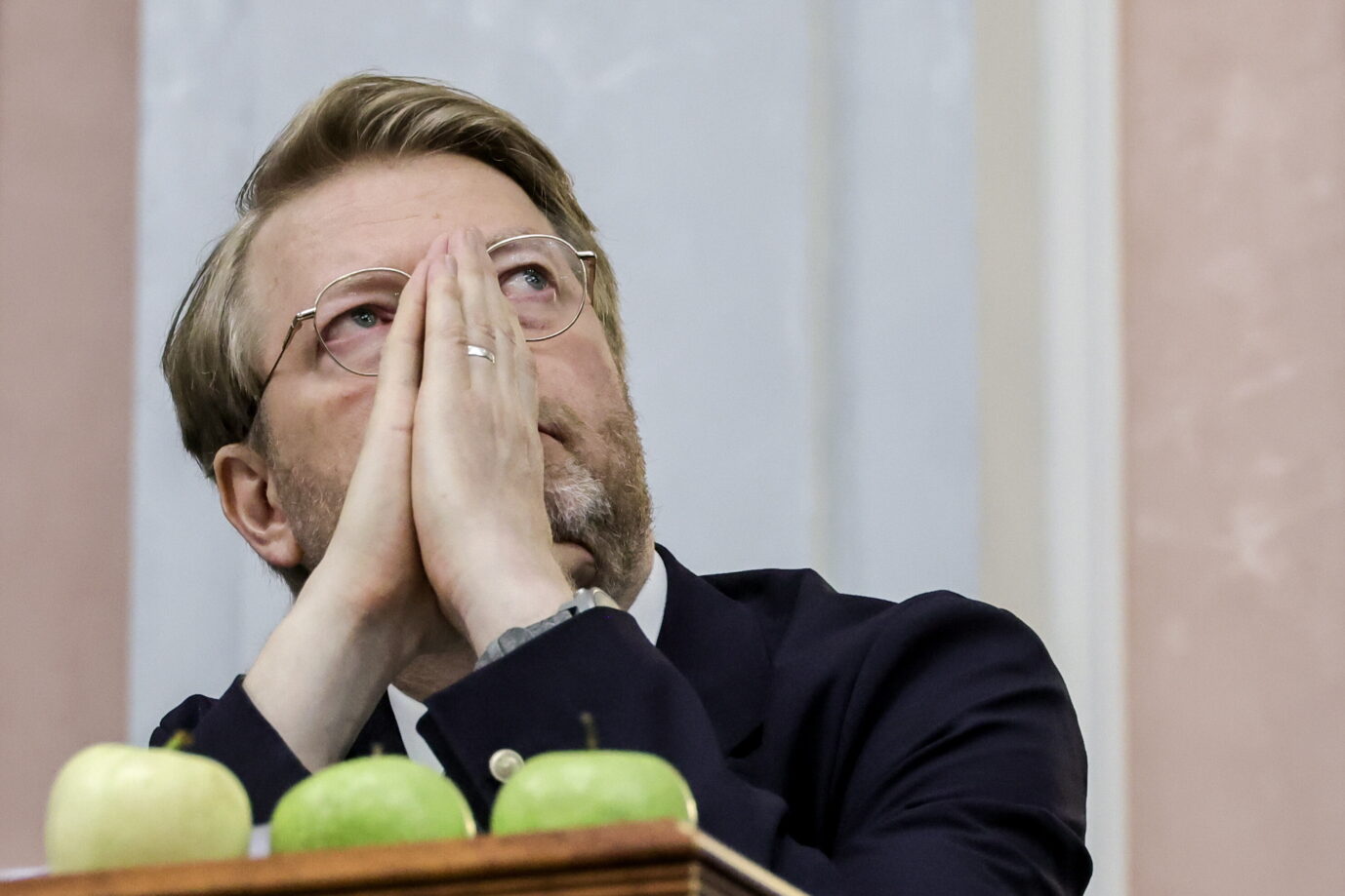 Will trotz des Ausschlusses nicht aufgeben und sich mit seiner Friedenspartei Jablokow der Wahl stellen: Nikolai Rybakow. Foto: Yevgeny Messman/TASS