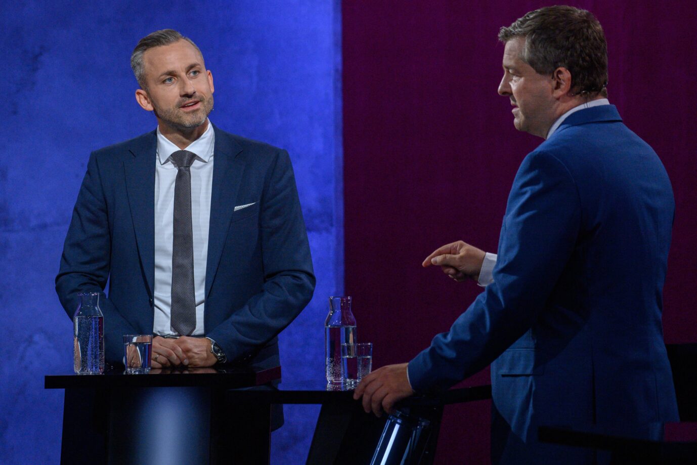 Sachsen-Anhalts AfD-Spitzenkandidat Ulrich Siegmund und Ministerpräsident Sven Schulze gestern Abend in der „MDR-Wahlarena“. Foto: picture alliance/dpa | Klaus-Dietmar Gabbert