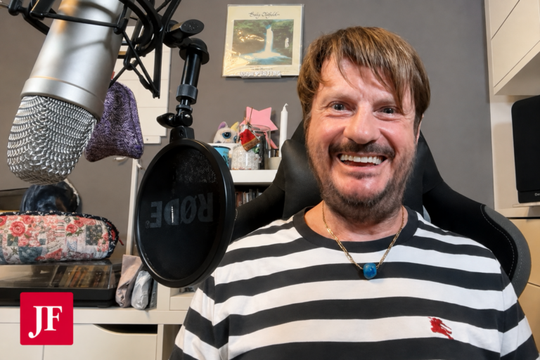 Hält gar nichts von beschnittener Meinungsfreiheit und umso mehr von Dieter Hallervorden: Kabarettist Kay Ray im spannenden JF-Interview. Screenshot: JF