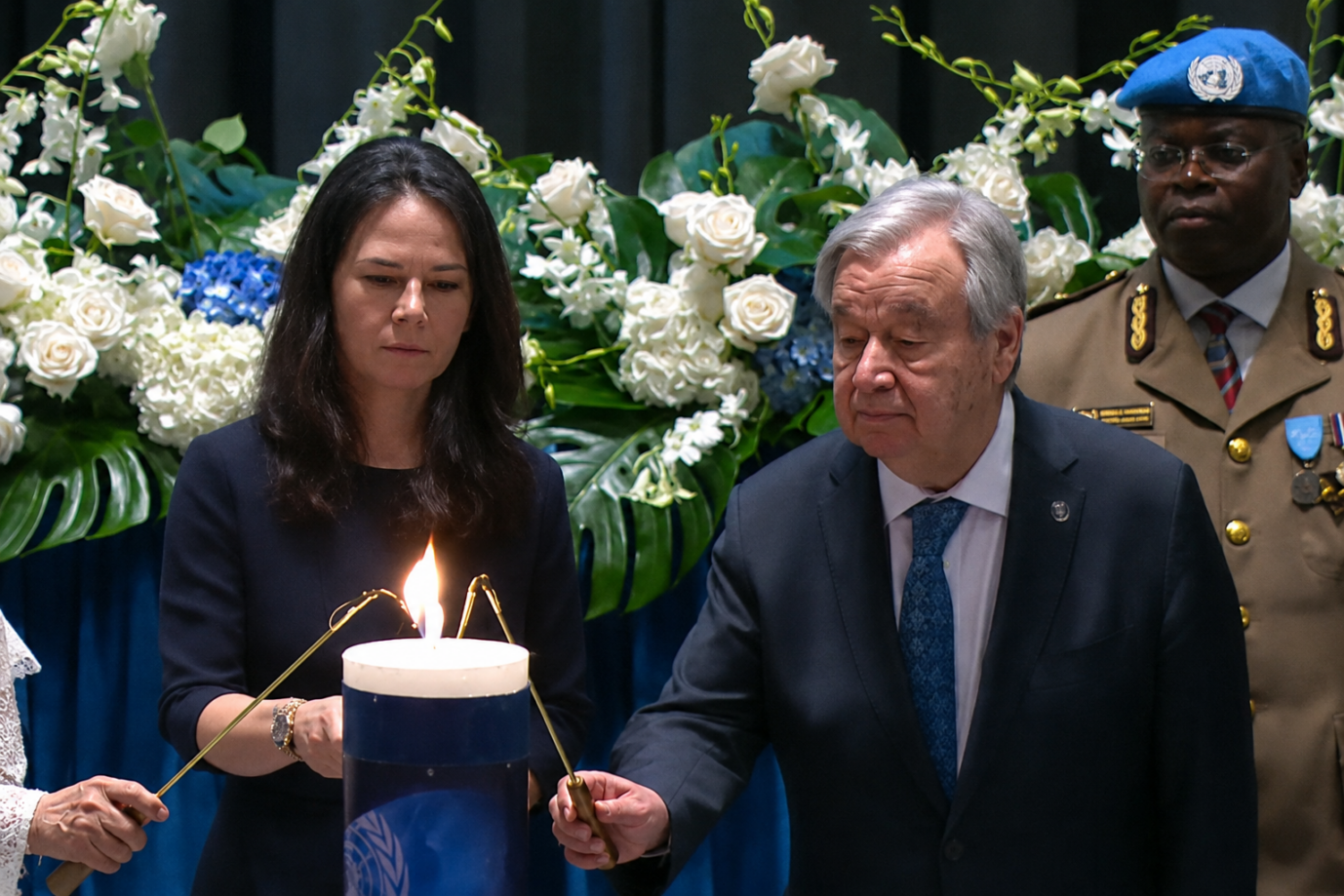 Annalena Baerbock und Antonio Guterres bei der Gedenkveranstaltung. Screenshot: UN / JF