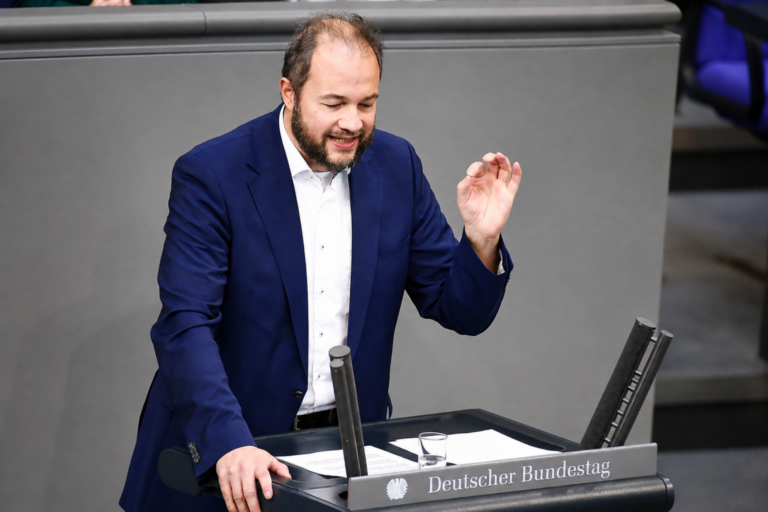 Will sich den Ausschluss nicht gefallen lassen: Martin Sichert (AfD). Foto: IMAGO / dts Nachrichtenagentur