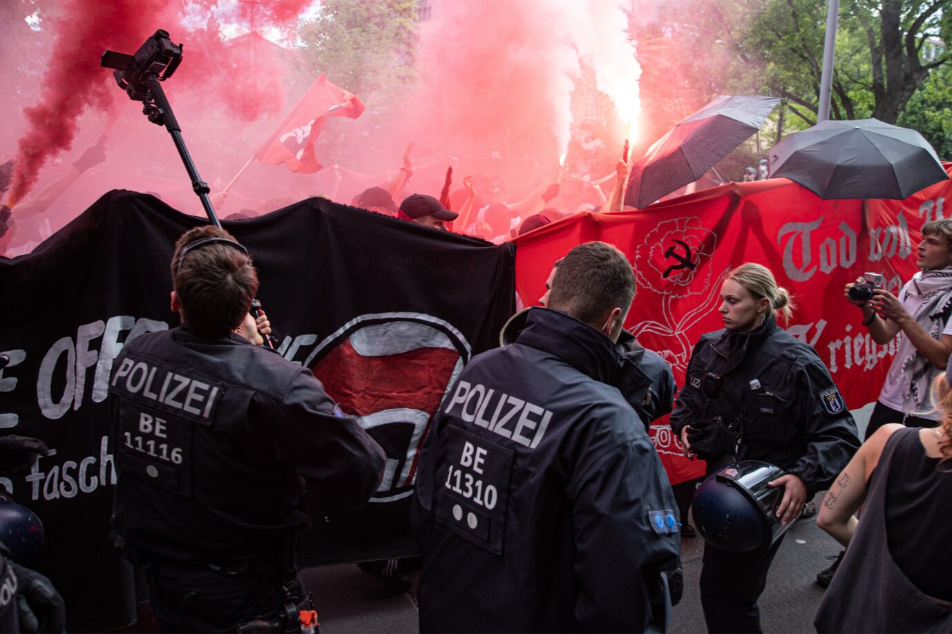 July 11, 2026, Berlin, Berlin, Germany: Anti war demonstrators march from the Gesundbrunnen area toward a Rheinmetall facility in Berlin, Germany, on Saturday, July 11, 2026, during a protest against arms production and the expansion of the German defense industry. Demonstrators carried Palestinian flags and accused Rheinmetall and the German government of supporting weapons deliveries that they said were being used in what they described as a genocide in Gaza. Some protesters ignited red flares and smoke devices commonly seen at far left and Antifa demonstrations, while Berlin police officers wearing protective helmets moved closer to the crowd as the situation became more tense. The protest focused on Rheinmetall, German military spending, arms exports, the war in Gaza, and the wider expansion of weapons production in Germany and Europe. (Credit Image: Â© Michael Kuenne/PRESSCOV via ZUMA Press Wire. Linksextreme Demonstration (Symbolbild): Die Bundeszentrale wolle sich stärker auf ihre inhaltliche Arbeit fokussieren, insbesondere auf zentrale Zukunfts- und Stabilitätsfragen. Foto: picture alliance / ZUMAPRESS.com | Michael Kuenne